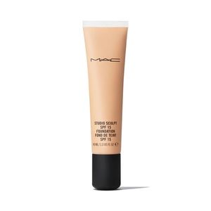 MAC NC30 Studio Sculpt Foundation